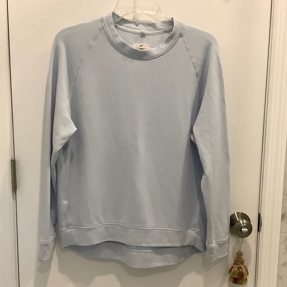 Lou and Grey Signaturesoft light powder blue sweatshirt w/ hi lo hem Medium - Picture 1 of 9